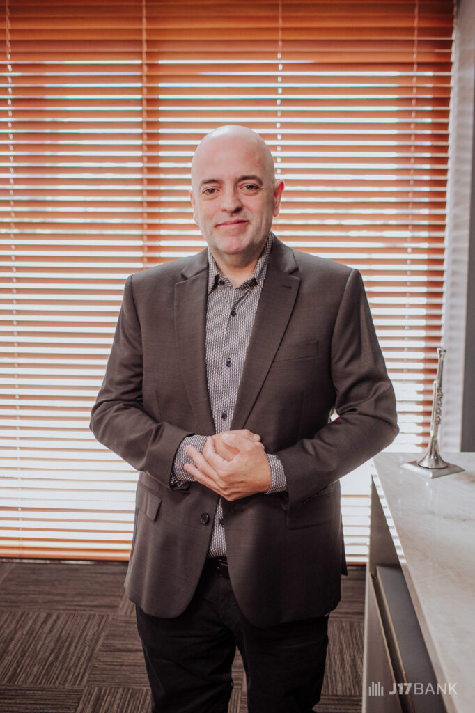 J17 BANK 1 Crop 799 scaled 1