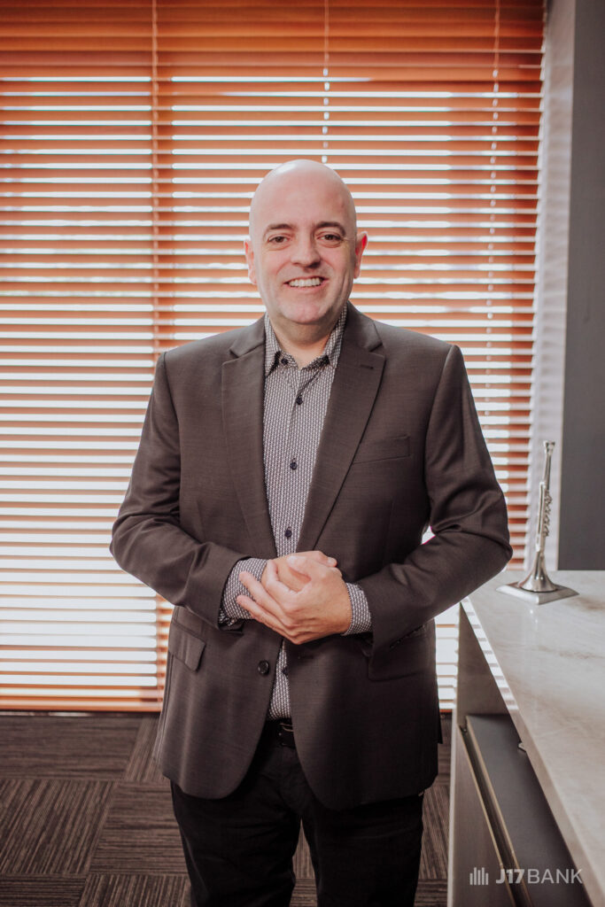 J17 BANK 1 Crop 800 scaled 1