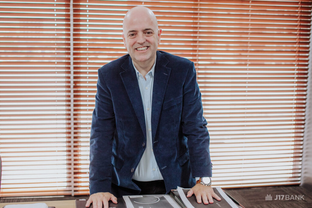 J17 BANK 1 Crop 819 scaled 1