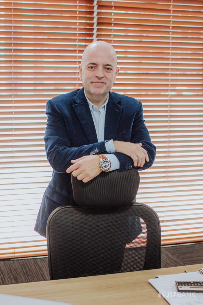 J17 BANK 1 Crop 824 scaled 1